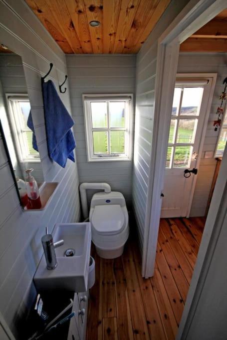 Вилла Tiny House On Isolated Farm By The Cornish Coast Буде Экстерьер фото