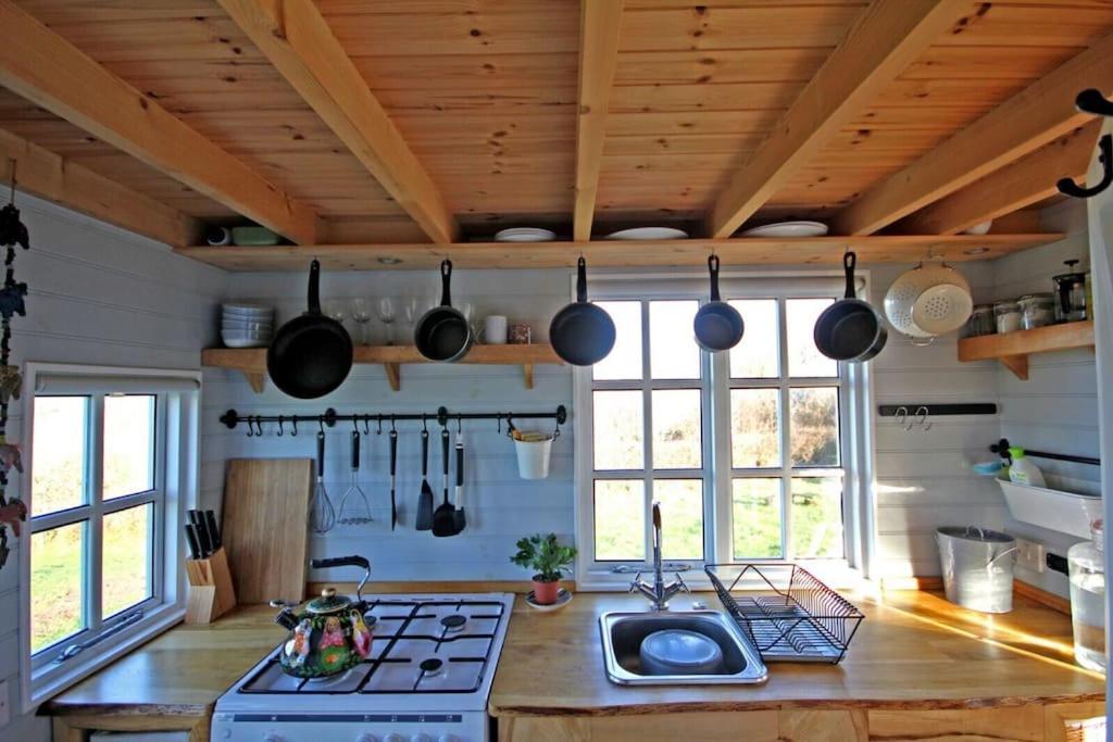 Вилла Tiny House On Isolated Farm By The Cornish Coast Буде Экстерьер фото